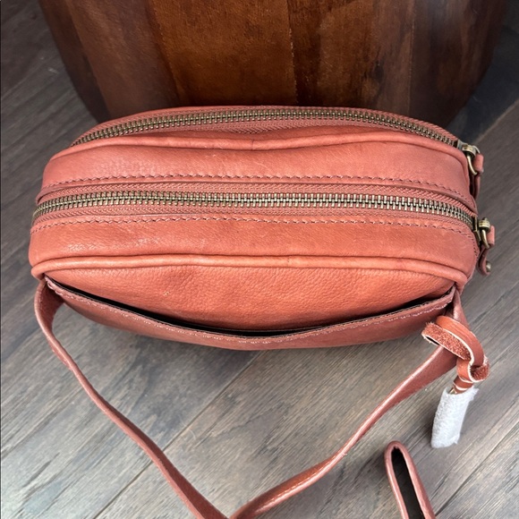 BORN Millport Woven Genuine Leather Crossbody/Belt Bag,2 zip top,inside zip - Picture 4 of 14